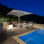 Vila Kastos - Stylish Luxury With Direct Sea Access